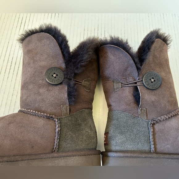 Ugg Australia winter snow Bailey button brown suede & sheepskin boots Sz-6. I - Picture 4 of 12